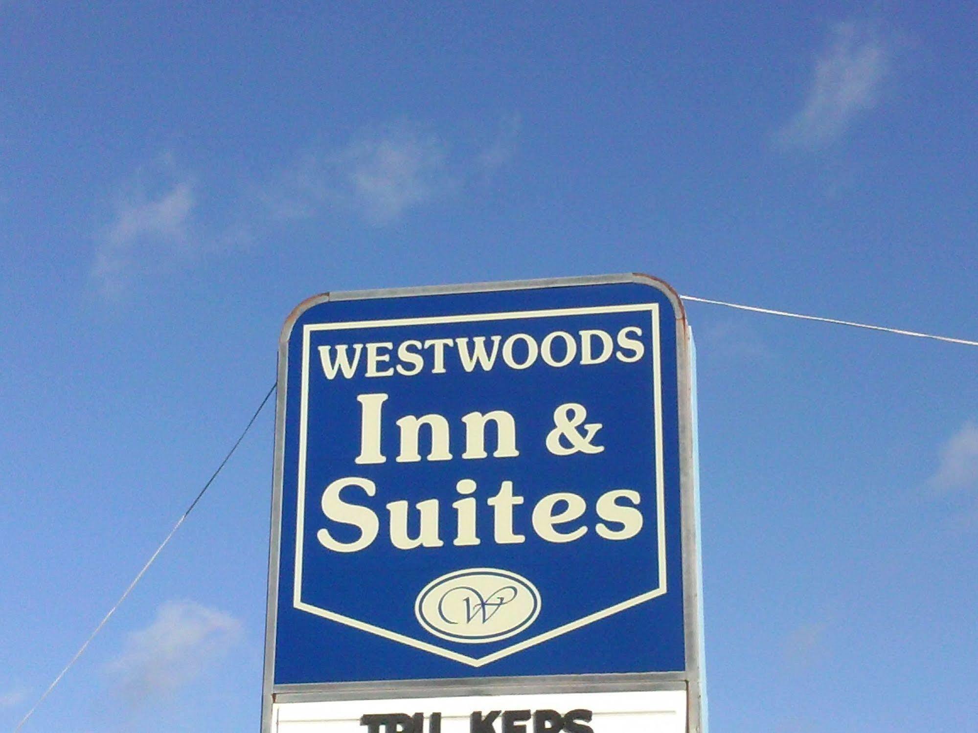 Westwoods Inn & Suites Woodhaven Esterno foto