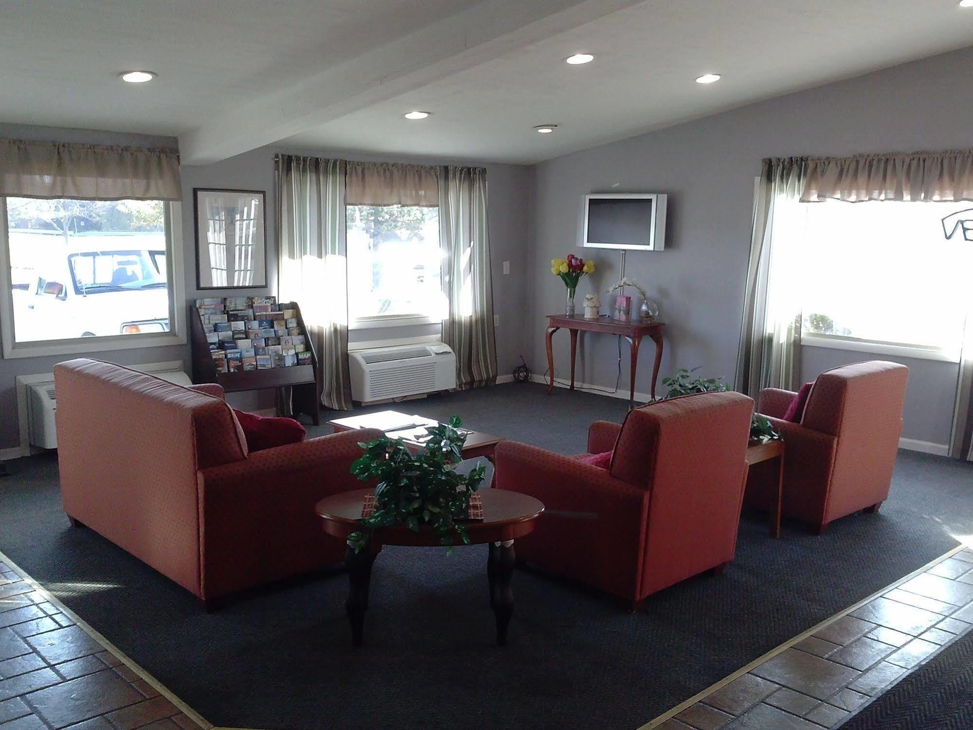 Westwoods Inn & Suites Woodhaven Esterno foto